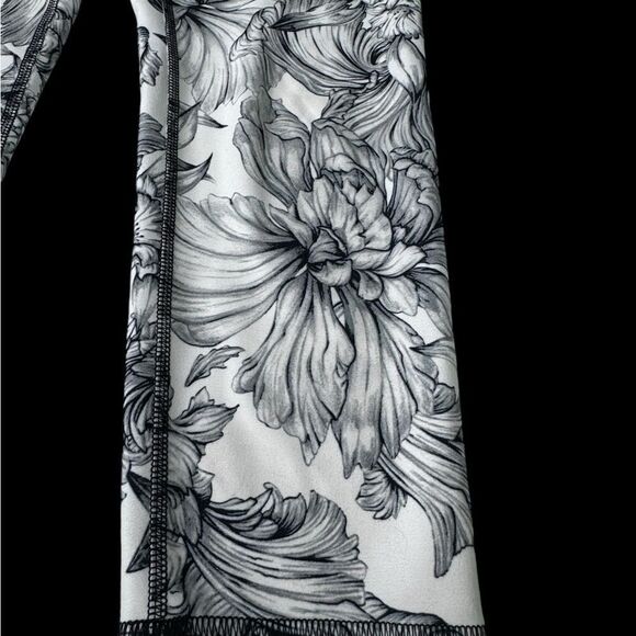 Balance Collection Buttery Soft leggings (medium) - Picture 4 of 4